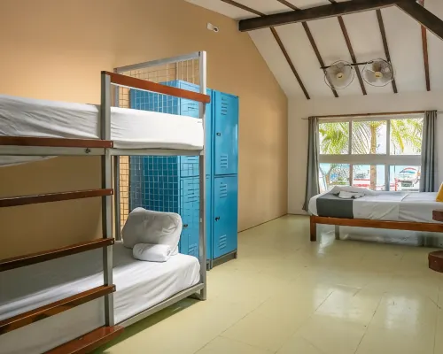 The Yak Lake House - Hostal Hotels in Bacalar