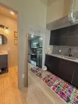Posh Studio, King Bed, Prime Location with Free Parking - Bungalows