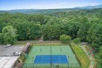 Arcade Cabin with Sauna, Cold Plunge, Hot Tub, Putting Green, and Mountain View - Mountain view