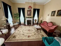 LA BELLE MAISON - Beautiful 1850 Historical home just across from Lions Park! - 3-Star