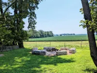 Historic Meadowdale Farm - Barn Stay in Rural Setting - Wifi
