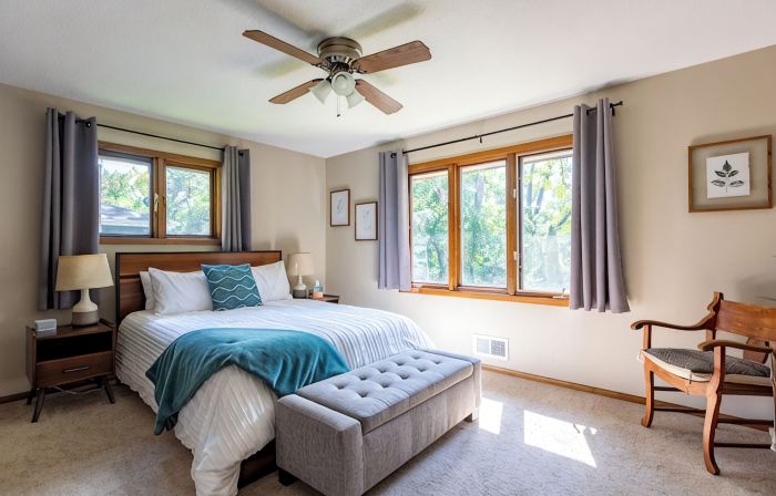 Soak, Relax & Gather - Spacious River Home - Hot Tub, Massage Chair & Kayaks