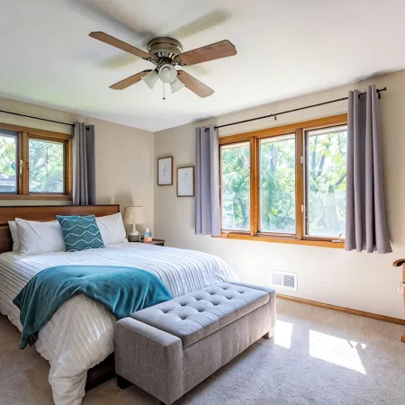 Soak, Relax & Gather - Spacious River Home - Hot Tub, Massage Chair & Kayaks