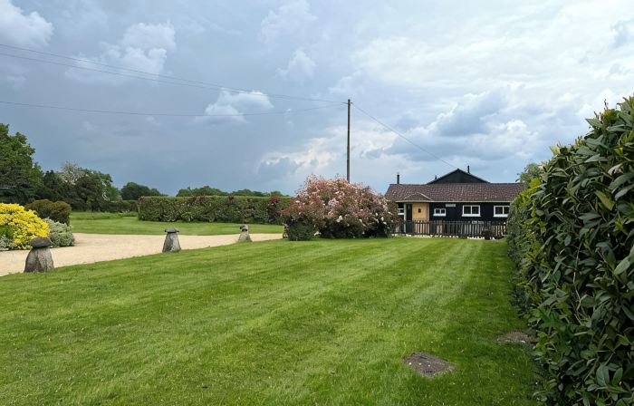 DAIRY COTTAGE. Delightful luxury rustic cottage nr New Forest and South Coast.