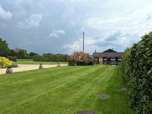 DAIRY COTTAGE. Delightful luxury rustic cottage nr New Forest and South Coast.