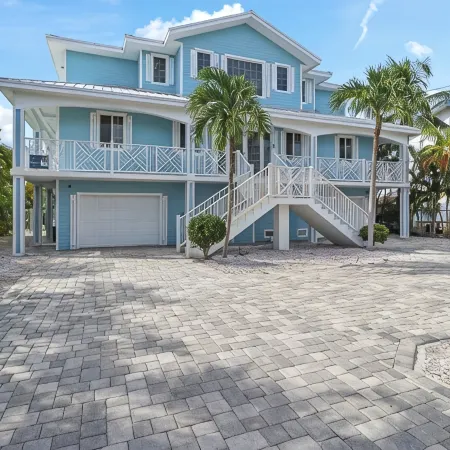 Fisherman Paradise, Dock, Pool , Ice Machine, Jacuzzi.