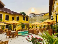Forte Kochi - Rooftop Pools