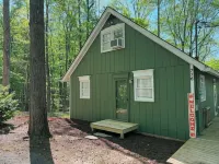Lakefront Escape close to Clemson and Seneca - Chalets