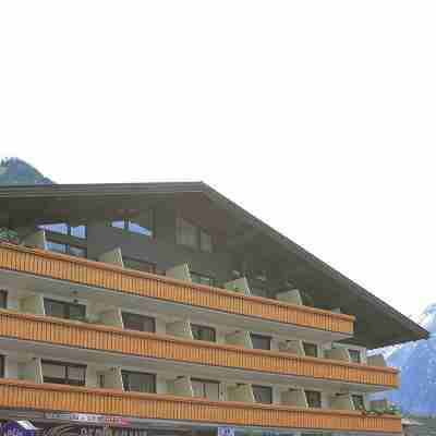 1 Studio Flat walking distance to ski lifts (we have 2 in the same building) Hotel Exterior