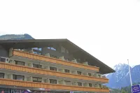 1 Studio Flat walking distance to ski lifts (we have 2 in the same building)