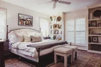 Highland Park + Dallas + SMU: Gorgeous home, pool & hot tub. BEST Location! - ジャグジー