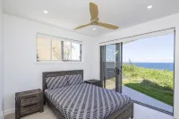 Modern Family Home With Breathtaking Ocean Views! - バルコニー