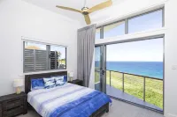 Modern Family Home With Breathtaking Ocean Views! - バルコニー