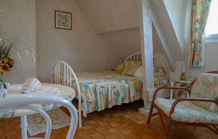 Apt. near beaches and golf course in quiet residential area close to shops
