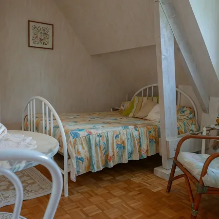 Apt. near beaches and golf course in quiet residential area close to shops
