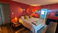 Scenic Waterfront Lake Michigan Escape - Boutique