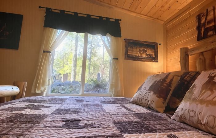 The River House:  A quiet getaway with Stunning Mountain views.