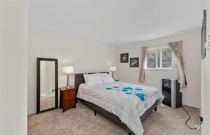 Beautiful views of Lake Chelan, scenic getaway close to downtown and Slidewaters