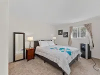 Beautiful views of Lake Chelan, scenic getaway close to downtown and Slidewaters シュランのホテル