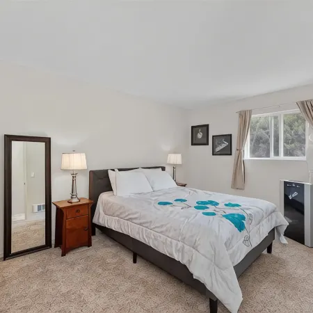 Beautiful views of Lake Chelan, scenic getaway close to downtown and Slidewaters Отели в г. Челан
