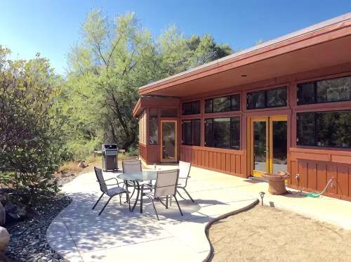 Private, upscale, riverfront cabin, sleeps 6; amazing amenities to dazzle