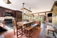 Your Four-Season Escape at Camelback MountainTownhouse Sleeps 10 Comfortably. - 무료 와이파이