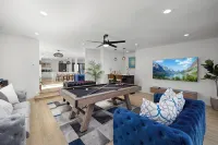 NEW Lux 5BR Villa Near Disney, Knotts, LA, OC w/ Hot Tub & Games