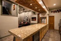 The Downtown Omaha Oasis- over 10,000 sq ft includes arcade & rooftop w/ hot tub - 4 Sao