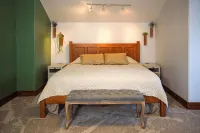 Charming 3-bedroom house in beautiful Pagosa Springs across from the Lake - balcony