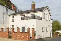Fabulous 3 Bed Apartment with Private Courtyard - 4-Star