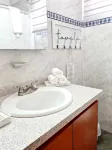 Blue Paradise: Modern Apartment steps away from beach in center of Condado! - プール