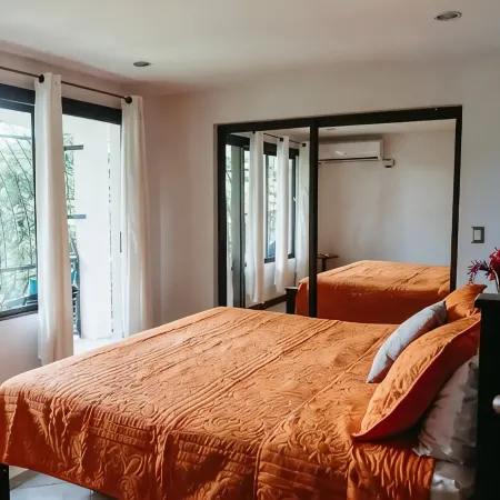 Casa Mirador: Pool, Swim up Bar, Slide in central location!