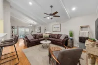 Entire condo in Bakersfield with WiFi, AC
