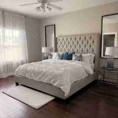 Charming 3-bedroom townhome near Downtown and Lakefront Lake Charles Rooms