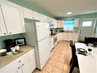Blair's Bungalow - Exceptional Value! 2 Bdrm Home w/Dock Slip Green Turtle Cay - 3 stjerner