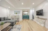 STUNNING & SPACIOUS 1 BEDROOM OASIS - Homestays