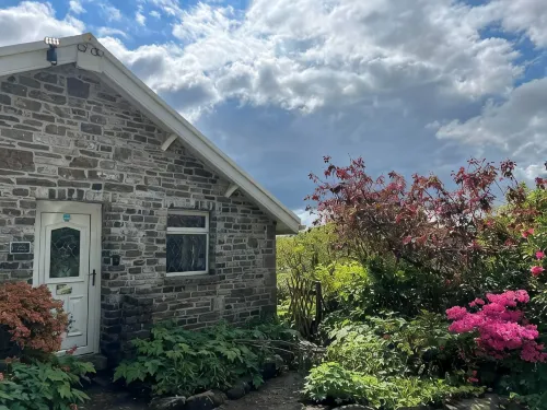 Cwmbach Guest House - 4-Star