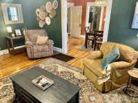 Charming 3-bedroom bungalow in delightful Fort Smith with WiFi, AC - Homestays