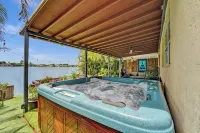 Lake view jacozi entire home Close tohard rock. 10 min from FLL and the beach. - جاكوزي