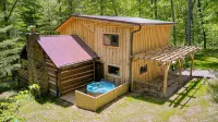 Private 3.5 acre Waterfront Cabin with Hot Tub, WiFi, Minutes from Nashville