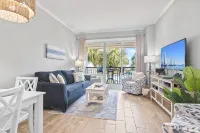 Oceanfront: The Seabatical Suite at Bridgewater Resort / Litchfield By The Sea - Boutique
