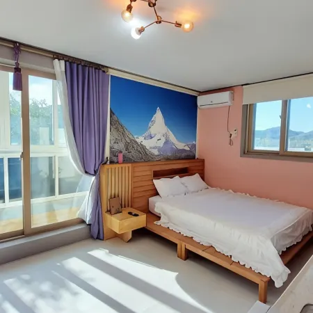 Cheorwon Hakmaru Pension (Temporarily Unpublished) Отели рядом с достопримечательностью «Общественный стадион в Чхорвоне»