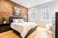 Modern OTR home with vintage charm of the Queen City - Parvekkeita