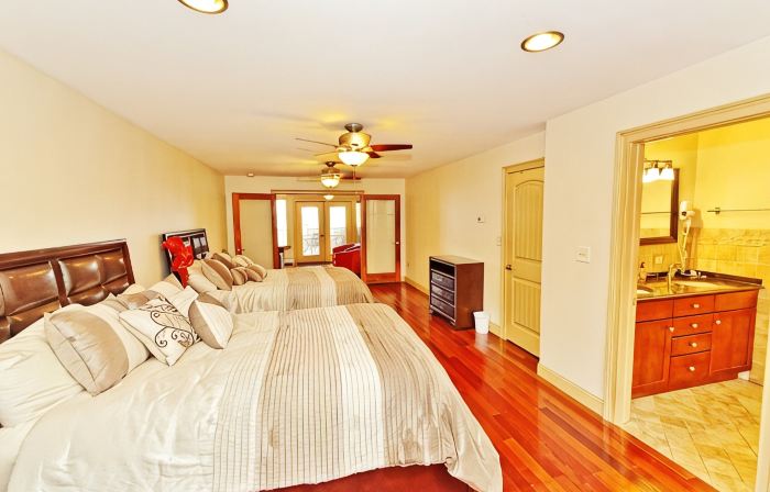 Lakefront, Dock, Near Restaurants, Track & Downtown Saratoga Springs!