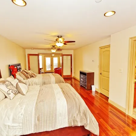 Lakefront, Dock, Near Restaurants, Track & Downtown Saratoga Springs!