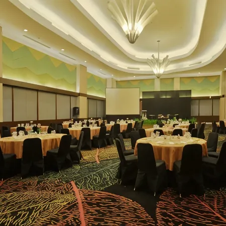Ipb Convention Hotel Botani Square