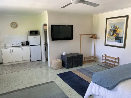 Studio at Beechworth next to the forest. Pet friendly but please let us know. . - 3-Star