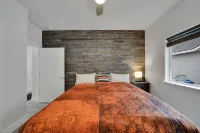 The Jolly Rancher, King beds, Luxury Furnishings, Great Reviews! - 4-Star