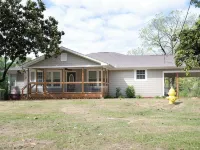 Nice peaceful and spacious home. Hotels in Clanton