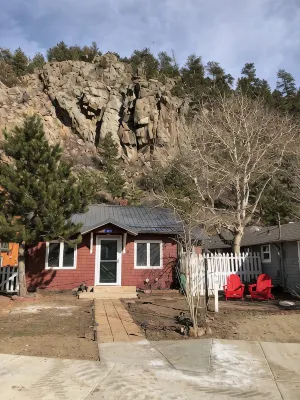 Vintage Cabin in Downtown Estes Park - Alphydda